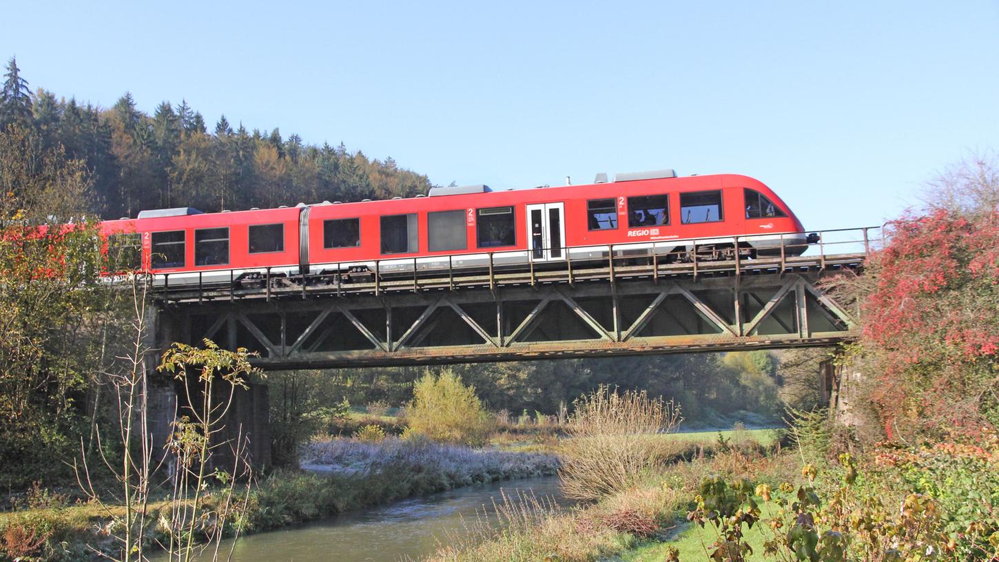 Die betagten Stahlbrücken im romantischen oberen Pegnitztal haben viele Fans. Für die seit langem geplante Ertüchtigung der Strecke zwischen Nürnberg und Marktredwitz mit einer Oberleitung bieten sie aber laut DB keinen Platz.