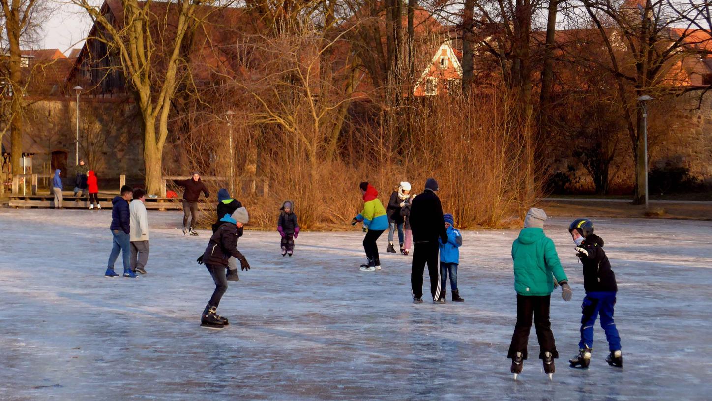 Kälte sorgt für Eislauf-Spaß am Neustädter Bleichweiher