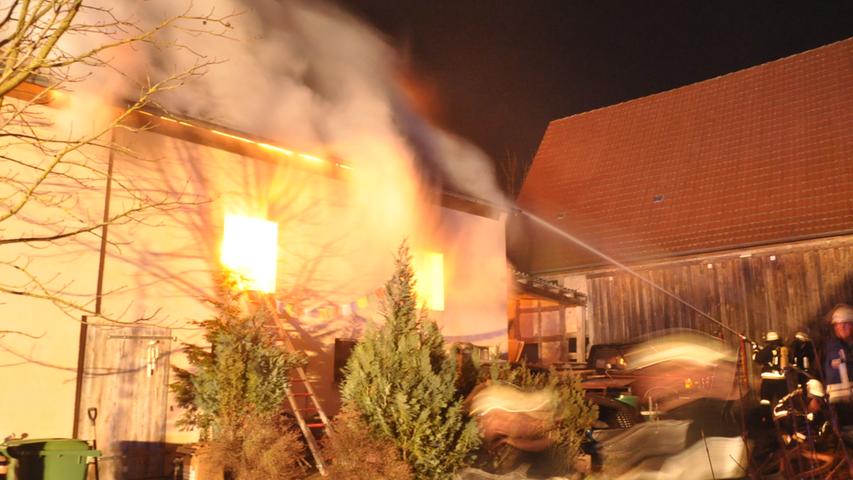 Feuer in Oberreichenbach: Renoviertes Bauernhaus in Flammen 