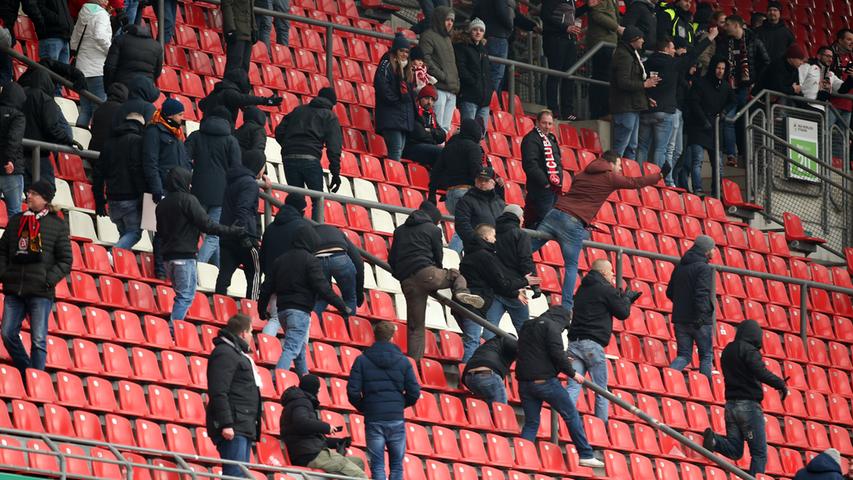 Krawall nach Derby: FCN-Ultras wollen den Gästeblock stürmen