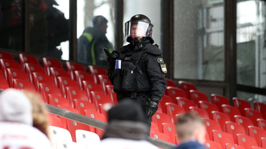 Krawall nach Derby: FCN-Ultras wollen den Gästeblock stürmen