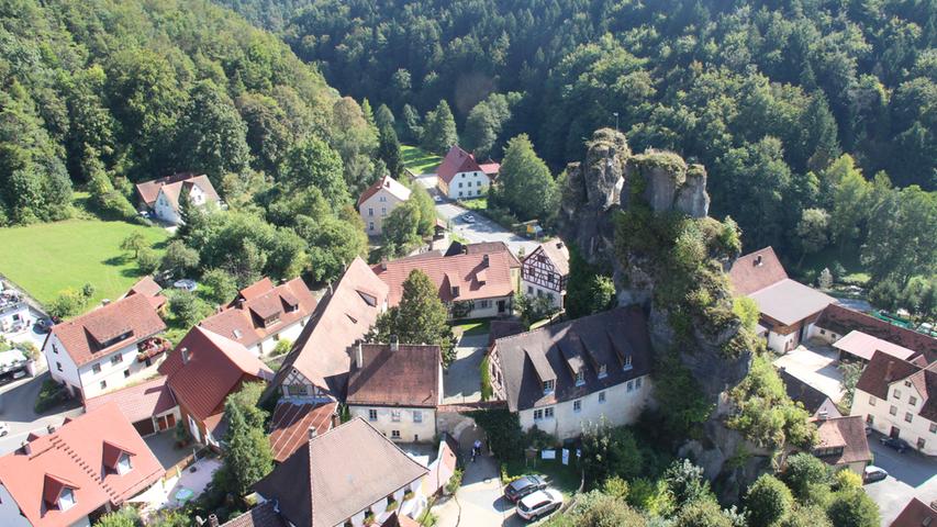 Blick vom Fahnenstein auf Tüchersfeld - in Bildmitte das "Fränkische Schweiz Museum". Hier ist im Herbst eine Sonderausstellung des Naturparkvereins mit dem Thema "Natur und Mensch" geplant.