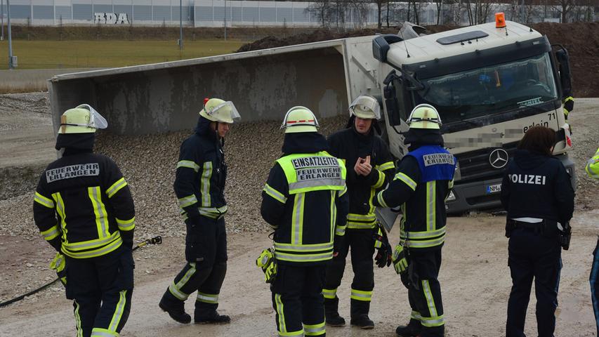 Lkw kippt um: Unfall an der A3 bei Erlangen