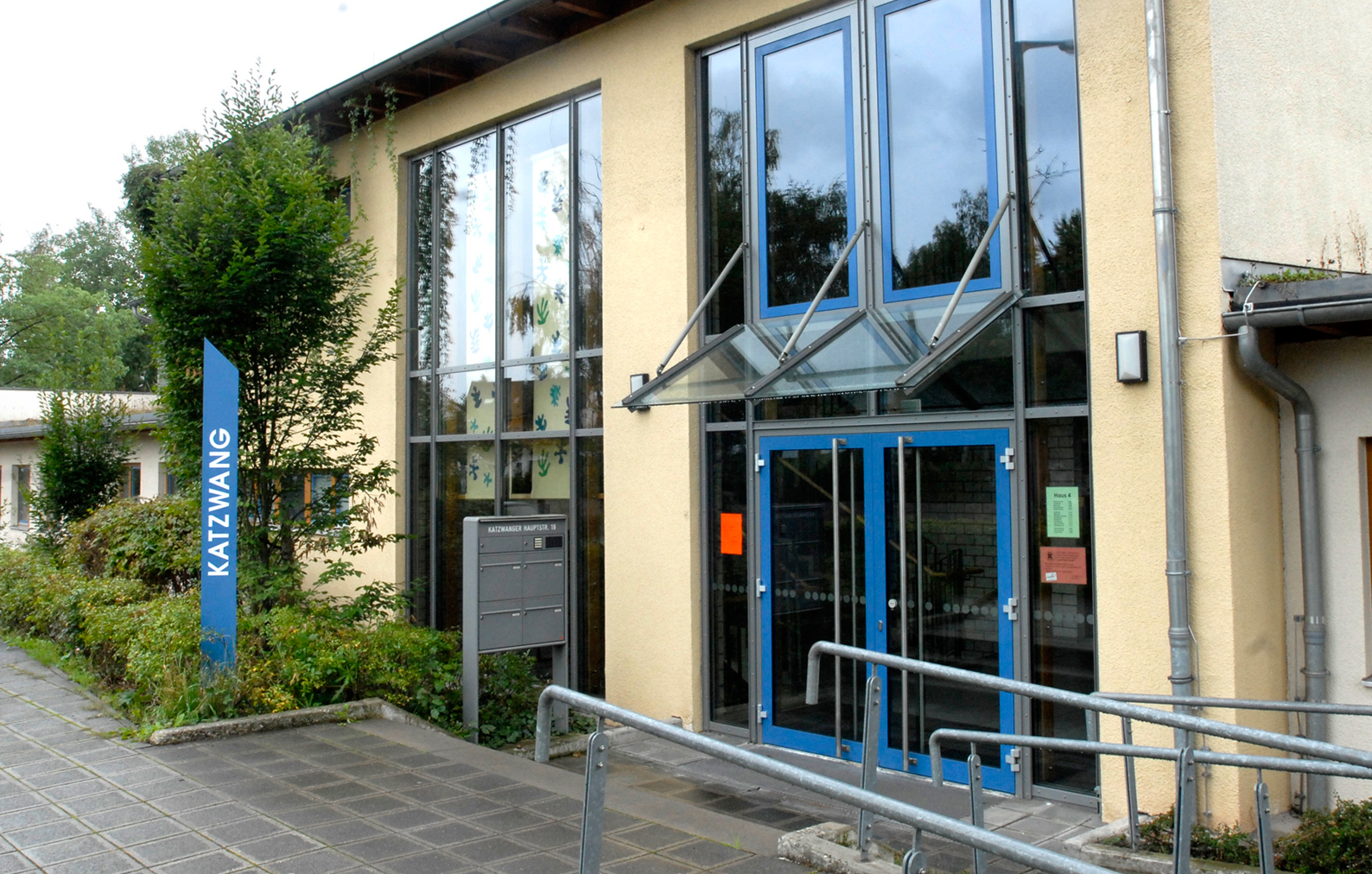 Wie der Name bereits erraten lässt, ist die Grundschule Nürnberg-Katzwang im Stadtviertel Katzwang beheimatet. Zur Homepage der Grundschule Nürnberg-Katzwang.