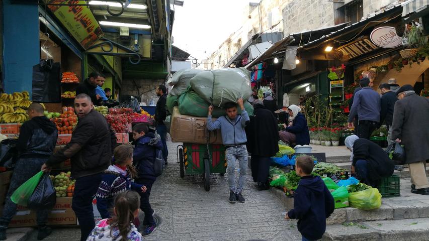 Ein Abstecher nach Jerusalem, besonders in die Altstadt, lohnt sich allemal.