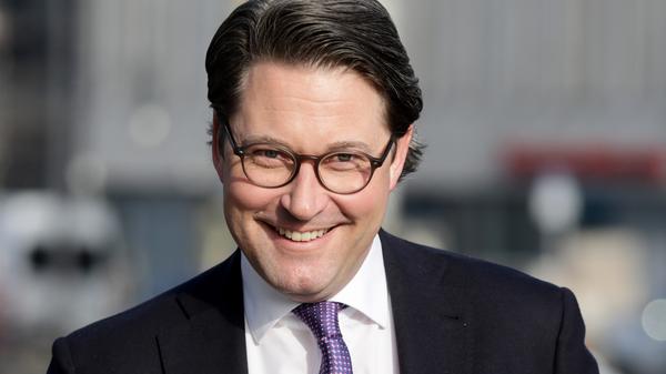 Das Ressort "Verkehr und Digitale Infrastruktur" hat Andreas Scheuer (44) übernommen. Er kannte das Haus schon, war dort von 2009 bis 2013 Parlamentarischer Staatssekretär. Seit 2002 ist er Mitglied des Deutschen Bundestages.