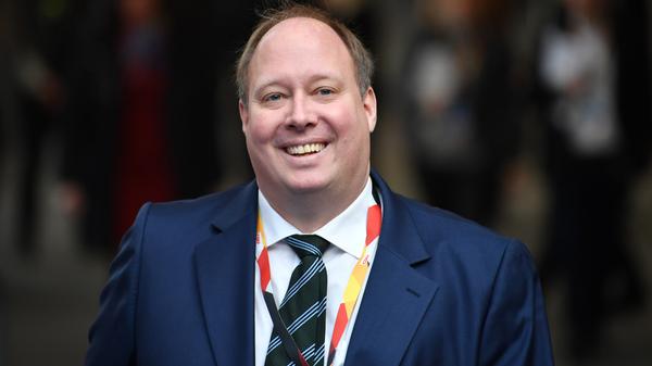 Der Chef des Kanzleramts und Manager der Regierung heißt Helge Braun (46). Merkel hält große Stücke auf den Narkosearzt aus Hessen. Er ist eher ein Mann der leisen Töne.
