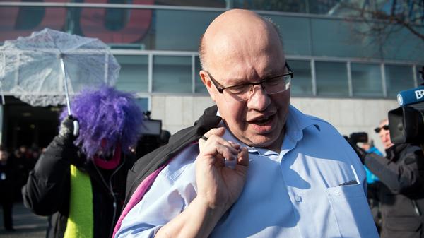 Der bisherige Kanzleramtschef Peter Altmaier hat das Ressort "Wirtschaft und Energie" übernommen. Der 61-Jährige ist dort für das Großthema Energiewende zuständig.