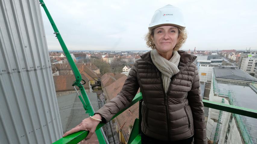 Projektleiterin Elisabeth Mathes überwacht die Hochhaussanierung.