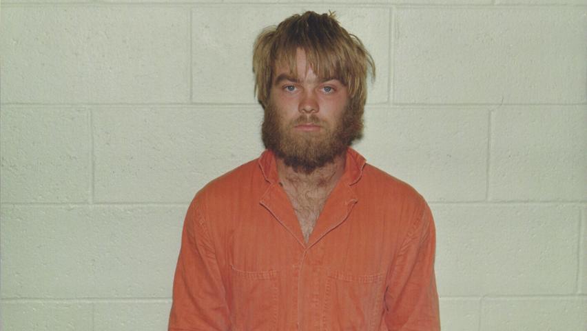 Das US-Justizsystem bot für fiktionale Stoffe schon so manchen Anlass, Fälle und Prozesse in packende Dramen oder Thriller zu verwandeln. Fiktional wirkt zunächst auch die Geschichte, die die Doku-Serie "Making a Murderer" erzählt: Steven Avery aus Wisconsin saß 18 Jahre unschuldig in Haft, wird 2003 entlassen, fordert 36 Millionen Dollar Schadensersatz und wird 2005 eines weiteren Mordes beschuldigt, an der 25-jährigen Teresa Halbach. Zahlreiche Ermittlungsfehler, regelrecht manipuliert wirkende Hinweise und die Justiz-Farce, die durch die medienethisch unverantwortliche Berichterstattung der Lokalmedien ihren Lauf nimmt, machen fassungslos. Doch die Geschichte ist echt, eine Dokumentation die über zehn Jahre gedreht wurde und den Fall schließlich über Netflix ins kollektive Bewusstsein der USA katapultierte. Nach Ansicht der Episoden steht fest: So dramatisch kann kein fiktionaler Stoff sein, nur das echte Leben. Das US-Justizsystem bot für fiktionale Stoffe schon so manchen Anlass, Fälle und Prozesse in packende Dramen oder Thriller zu verwandeln. Fiktional wirkt zunächst auch die Geschichte, die die Doku-Serie "Making a Murderer" erzählt: Steven Avery aus Wisconsin saß 18 Jahre unschuldig in Haft, wird 2003 entlassen, fordert 36 Millionen Dollar Schadensersatz und wird 2005 eines weiteren Mordes beschuldigt, an der 25-jährigen Teresa Halbach. Zahlreiche Ermittlungsfehler, regelrecht manipuliert wirkende Hinweise und die Justiz-Farce, die durch die medienethisch unverantwortliche Berichterstattung der Lokalmedien ihren Lauf nimmt, machen fassungslos. Doch die Geschichte ist echt, eine Dokumentation die über zehn Jahre gedreht wurde und den Fall schließlich über Netflix ins kollektive Bewusstsein der USA katapultierte. Nach Ansicht der Episoden steht fest: So dramatisch kann kein fiktionaler Stoff sein, nur das echte Leben.