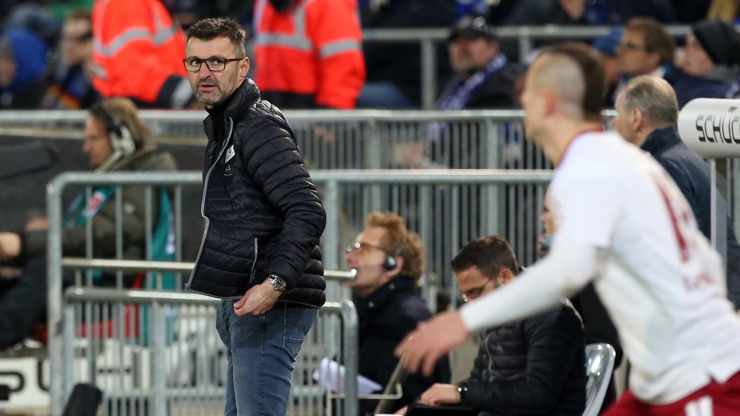 Ein "beschissenes Gefühl", so erklärte Michael Köllner die Stimmungslage nach der Niederlage in Bielefeld.
