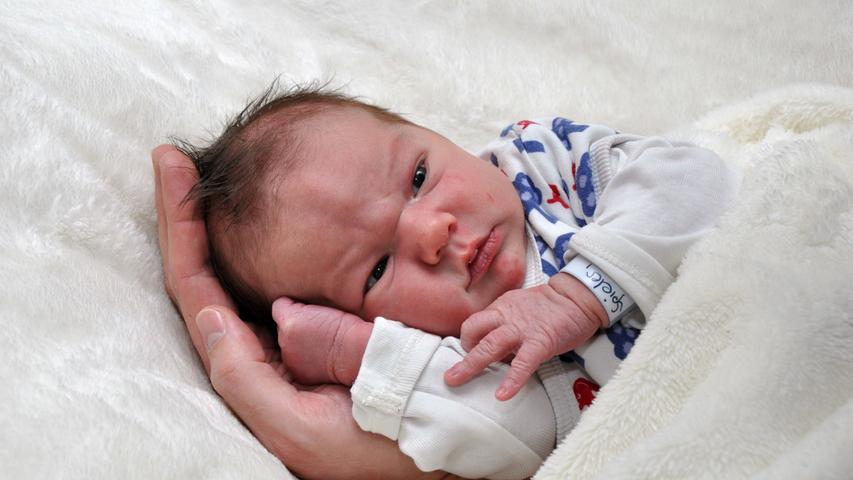 Benedikt Michael brachte bei seiner Geburt am 4. März ganze 4250 Gramm bei einer Körpergröße von 55 Zentimetern auf die Waage.