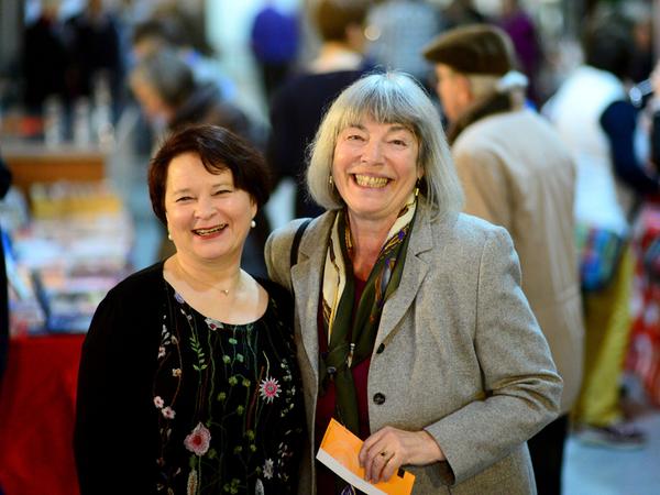 Programmchefin und Kulturamtsleiterin Claudia Floritz (links) mit ihrer Vorgängerin Renate Dix.