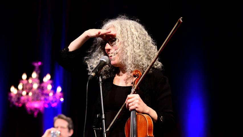 Bereits zum 16. Mal findet in Fürth das Internationale Klezmer Festival statt. Alicia Svigals Klezmer Fiddle Express eröffnete den Konzertreigen.