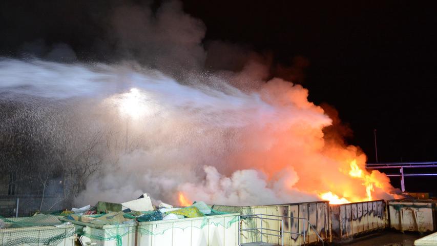 Feuer am Pferdemarkt: Container auf Recyclinghof brannten