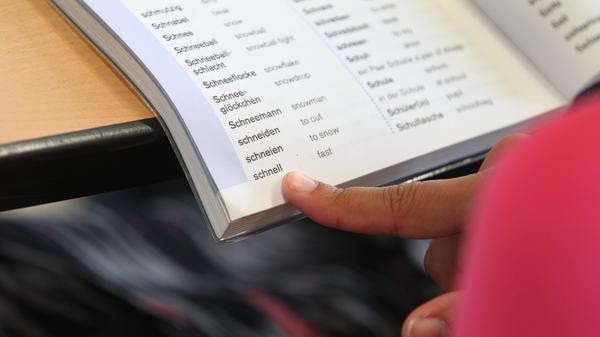 Die Rudolf-Steiner-Schule ist eine private, staatlich genehmigte freie Waldorfschule im Nürnberger Osten (Steinplatte). Sie arbeitet nach den Grundsätzen der von Rudolf Steiner begründeten Waldorfpädagogik. Die Schule bietet neben Abitur und Realschulabschluss praktische Ausbildungen an. Schüler, die die zwölfte und 13. Klasse besucht haben, können das Abitur ablegen. Zur Homepage der Rudolf-Steiner-Schule.