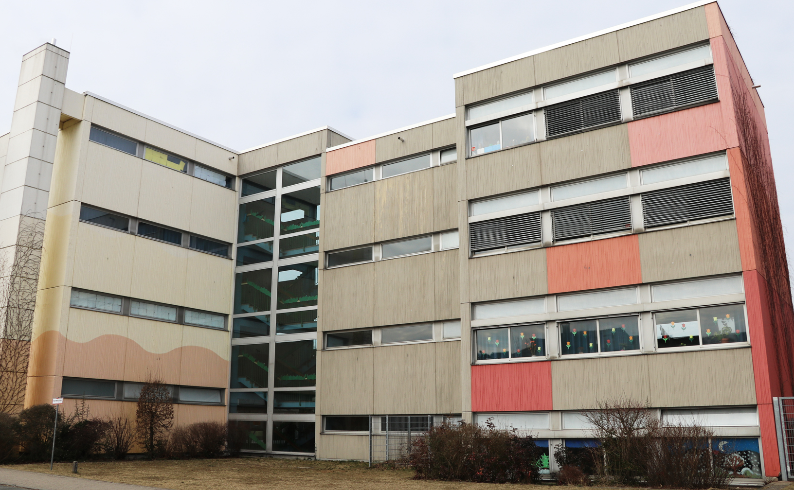 An der Billroth-Schule im Stadtteil Mögeldorf lernen aktuell rund 280 Schüler. Auch diese Einrichtung trägt den Titel "musikalische Grundschule". Zur Schul-Homepage.