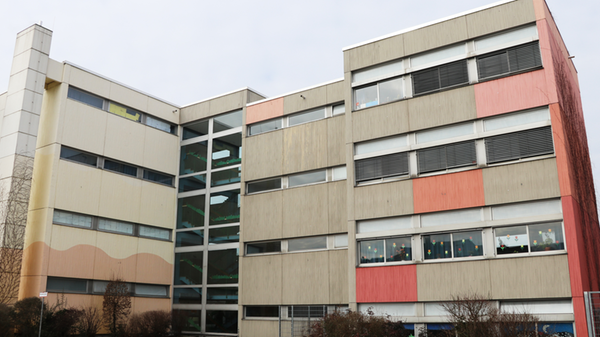 An der Billroth-Schule im Stadtteil Mögeldorf lernen aktuell rund 280 Schüler. Auch diese Einrichtung trägt den Titel "musikalische Grundschule". Zur Schul-Homepage.
