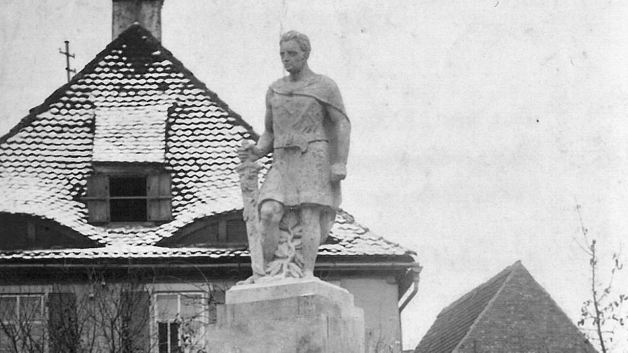 Trotz Bedenken: Langenzenn stellt Kriegerdenkmal auf Trotz Bedenken: Langenzenn stellt Kriegerdenkmal auf