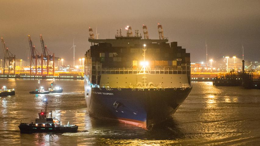 Containerschiff-Riese "Antoine de Saint Exupéry" in Hamburg