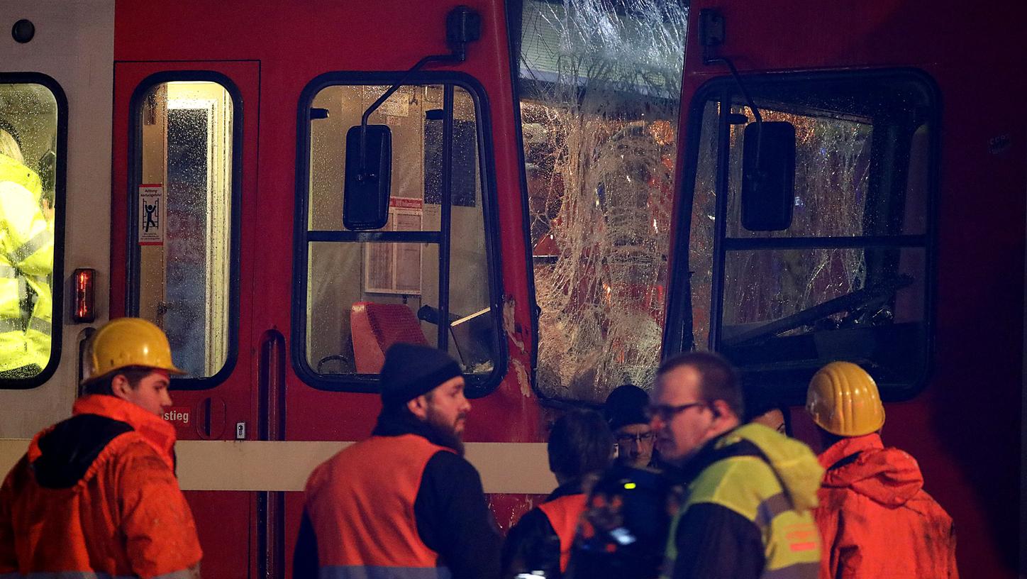 43 Verletzte nach Straßenbahn-Unfall in Kölner Innenstadt 