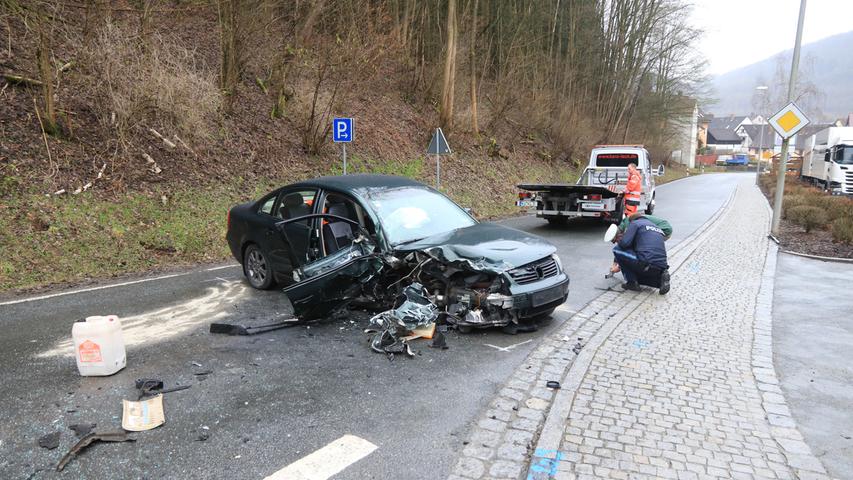 Beifahrerin schwer verletzt: Zusammenstoß in Kasendorf