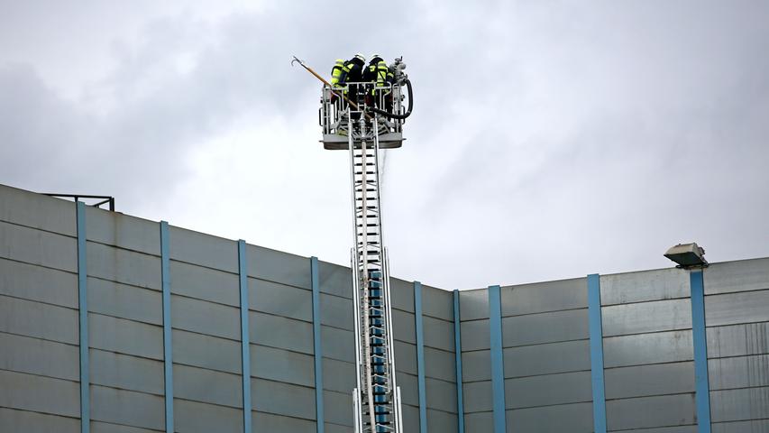 Recycling-Betrieb am Nürnberger Hafen: Maschine fängt Feuer