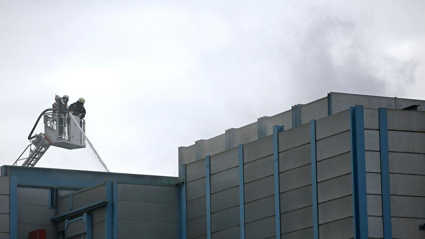 Recycling-Betrieb am Nürnberger Hafen: Maschine fängt Feuer