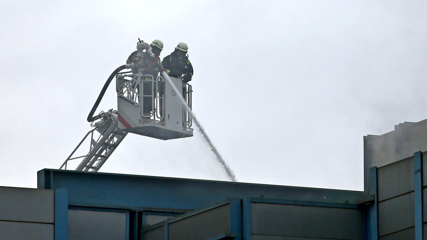 Recycling-Betrieb am Nürnberger Hafen: Maschine fängt Feuer