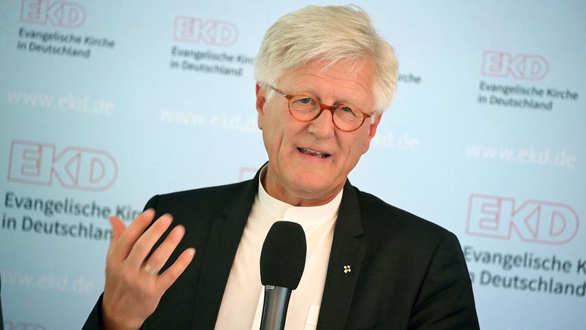 Der Ratsvorsitzende der Evangelischen Kirche in Deutschland (EKD), Heinrich Bedford-Strohm: "Markus Söder bekennt sich zu seinem christlichen Glauben und engagiert sich in vielfältiger Weise für unsere Kirche, bis vor kurzem auch als Mitglied der Landessynode. Ich freue mich auf ein konstruktives und vertrauensvolles Miteinander, das auch bisweilen unterschiedliche Meinungen verträgt."