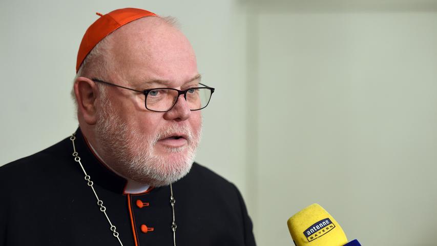 Kardinal Reinhard Marx, Vorsitzender der Deutschen Bischofskonferenz und Erzbischof von München und Freising, wünschte Söder für das neue Amt "viel Erfolg, das Vertrauen der Menschen in Bayern, immer ein offenes Ohr für die Anliegen der Bürgerinnen und Bürger, ein hohes Maß an Verantwortungsbewusstsein und auch Zuversicht bei der Gestaltung der Zukunft des Freistaates, die notwendige Kraft für die vielfältigen Herausforderungen unserer Zeit, eine glückliche Hand zum Wohl unseres Landes sowie für die Menschen weit darüber hinaus und zu allem Gottes reichen Segen". Kardinal Reinhard Marx, Vorsitzender der Deutschen Bischofskonferenz und Erzbischof von München und Freising, wünschte Söder für das neue Amt "viel Erfolg, das Vertrauen der Menschen in Bayern, immer ein offenes Ohr für die Anliegen der Bürgerinnen und Bürger, ein hohes Maß an Verantwortungsbewusstsein und auch Zuversicht bei der Gestaltung der Zukunft des Freistaates, die notwendige Kraft für die vielfältigen Herausforderungen unserer Zeit, eine glückliche Hand zum Wohl unseres Landes sowie für die Menschen weit darüber hinaus und zu allem Gottes reichen Segen".