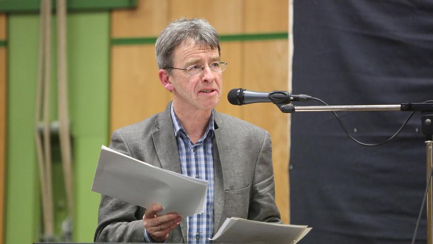 Heinz Fellermeyer, Konrektor der Cunz-Reyther-Grundschule in Niederndorf, bei seinen Abschieds- und Dankesworten.