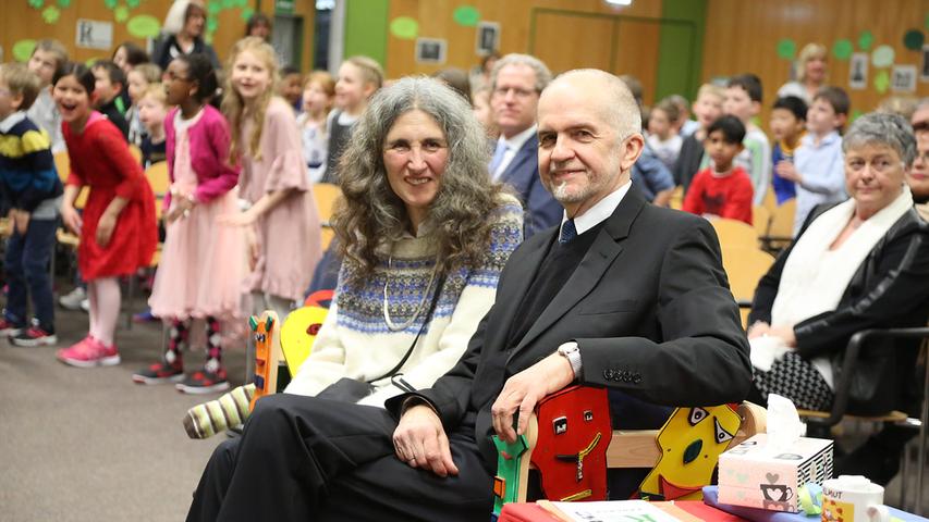 Der Rektor der Cunz-Reyther-Grundschule in Niederndorf, wurde in den Ruhestand verabschiedet. Neben ihm seine Frau Gertraud, ebenfalls Lehrerin.