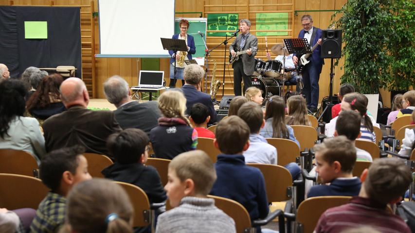 Abschied mit Musik und Gesang in der Cunz-Reyther-Grundschule in Niederndorf.