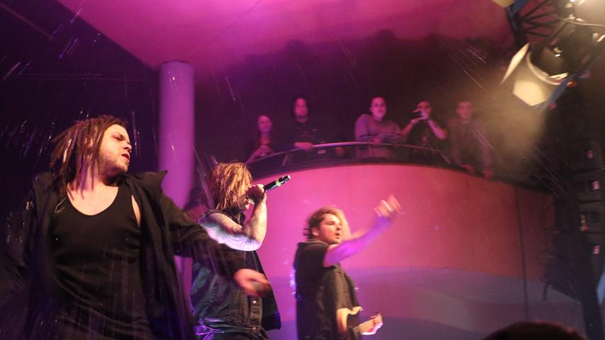 Die Band rund um Sänger "Sushi" rockte die Bühne im Löwensaal. Eskimo Callboy besingen in ihren Metal- und Trancecore - Liedern unter anderem Cadillacs, tote Meerschweinchen und Partyexzesse.