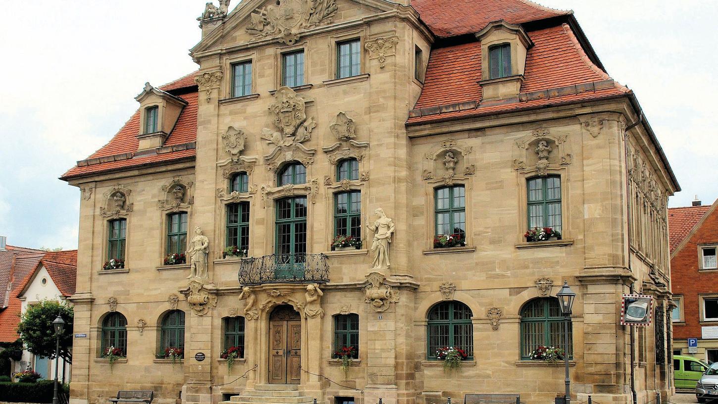 Für die Sanierung des Ellinger Rathauses verlieh der Bezirk Mittelfranken im Jahr 2018 den Denkmalpreis.