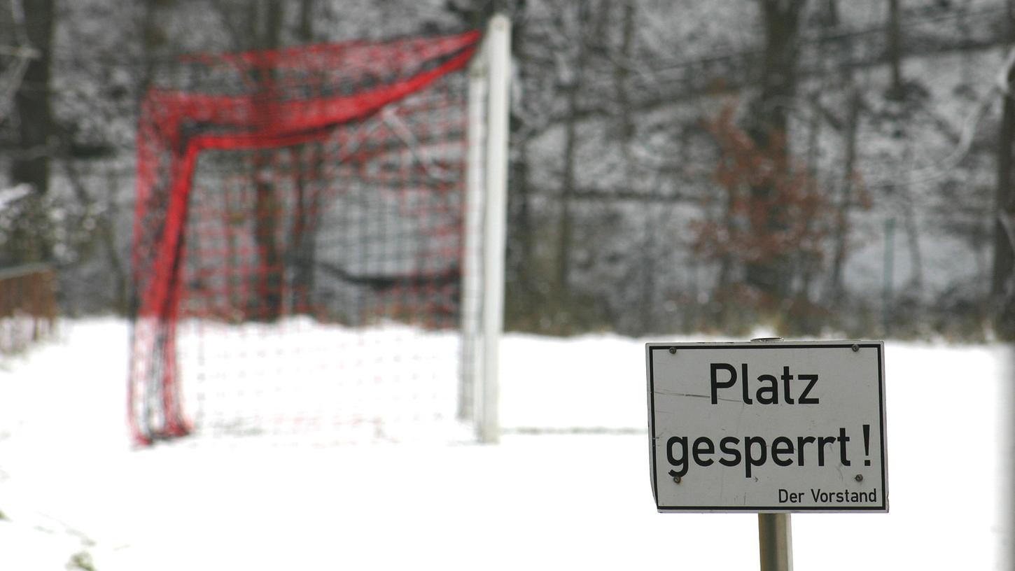 Wintereinbruch beschert Kickern in Neumarkt/Jura  freien Sonntag