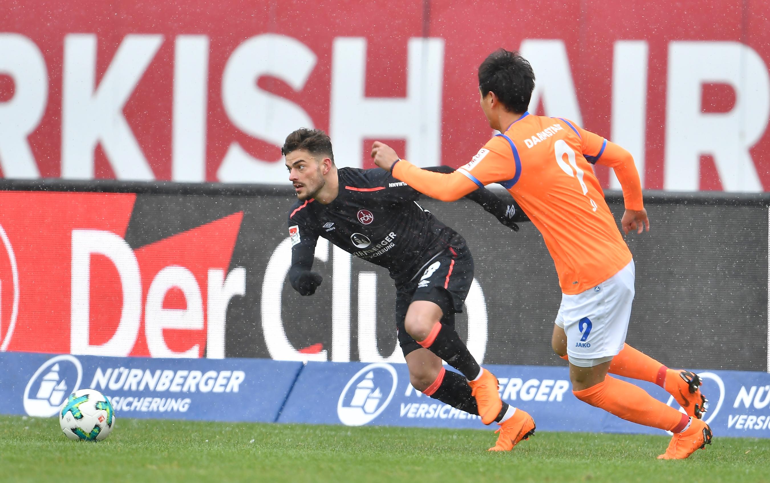 Gewohnt emsiger Antreiber, viele Aktionen verliefen aber im Sande. Redaktion: 4 | kicker: 3,5 | User: 3,2 (588 Stimmen)