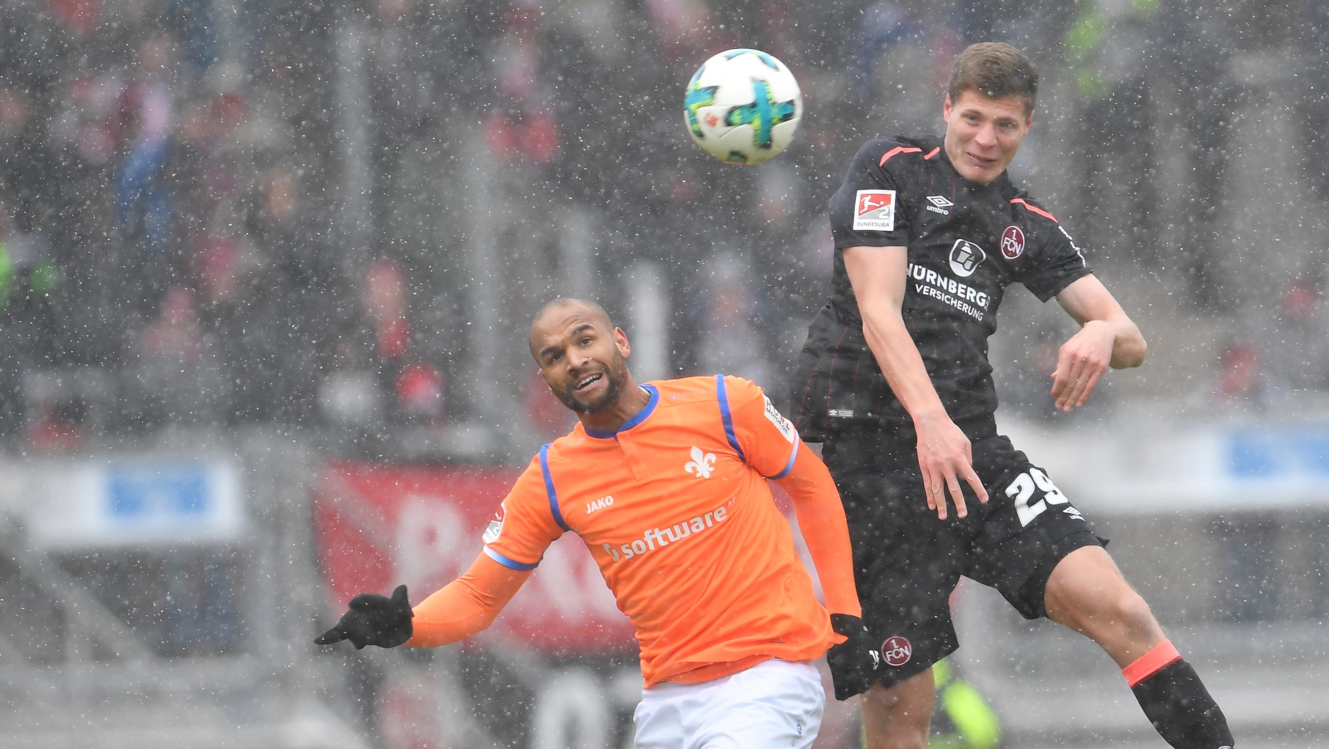 War diesmal sp&uuml;rbar bem&uuml;ht, das Spiel schneller zu machen und die Kollegen in Szene zu setzen. Als Passgeber mit Licht und Schatten. Redaktion: 4 | kicker: 3,5 | User: 4 (575 Stimmen)