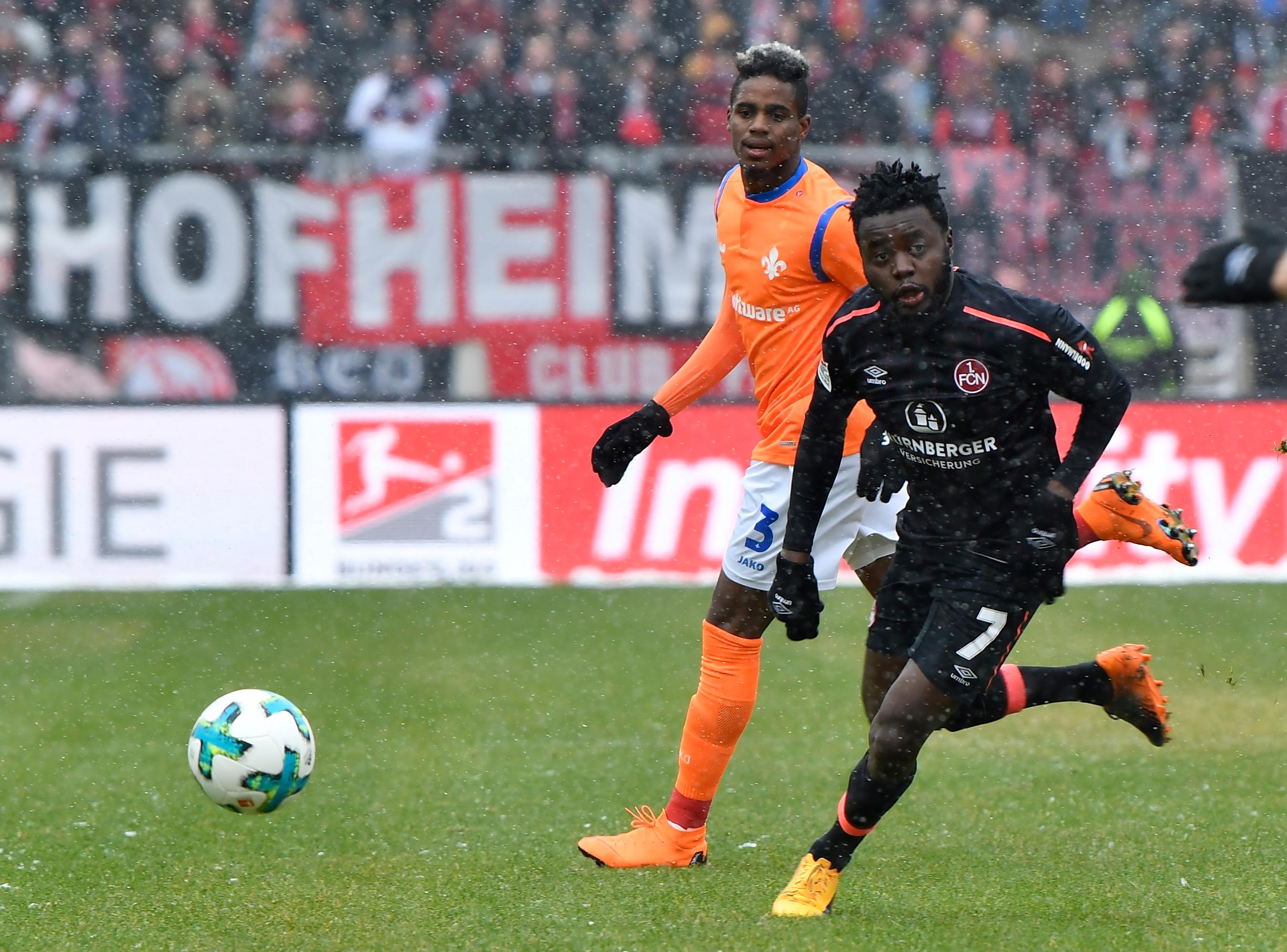 Fiel au&szlig;er einem Beinschuss nur durch Ballverluste, verlorene Zweik&auml;mpfe und plumpe Fouls auf. Sogar K&ouml;llner hatte diesmal nach 45 Minuten genug. Redaktion: 5 | kicker: 5 | User: 5 (574 Stimmen)