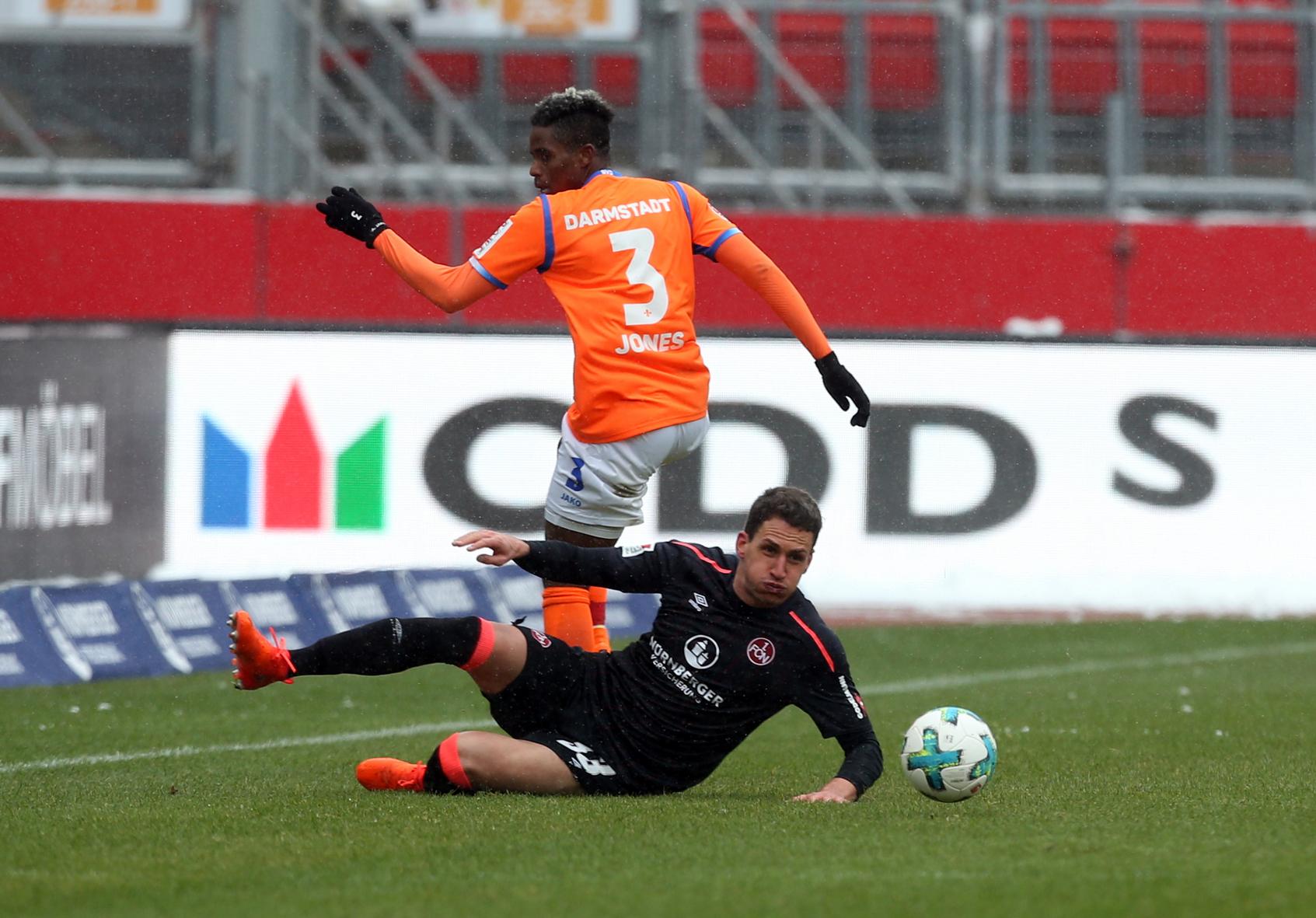 Beendete N&uuml;rnbergs Torflaute und rettete mit dem 1:1 wenigstens noch einen Punkt. Defensiv solide, wenn auch mit kleinen Schlampigkeiten im Spielaufbau. Redaktion: 3 | kicker: 3 | User: 2,7 (591 Stimmen)