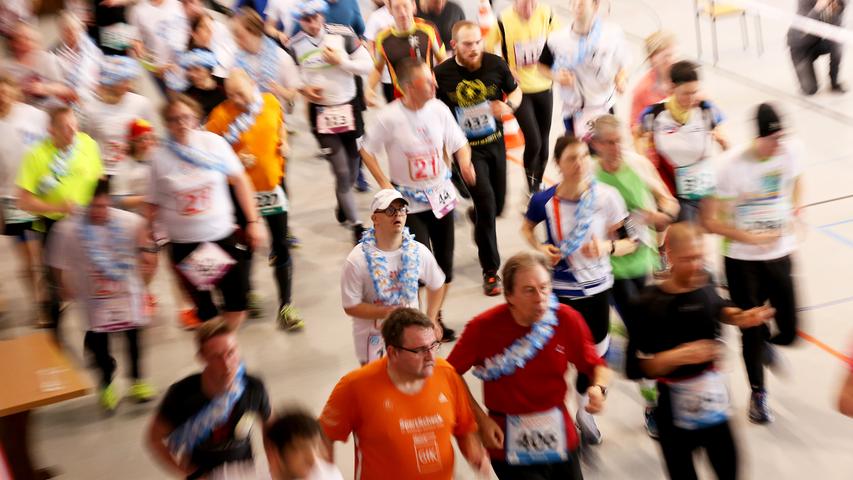 Down-Syndrom-Marathon, 6-Stunden-Lauf, Halbmarathon in der Halle vom TV Fürth 1860