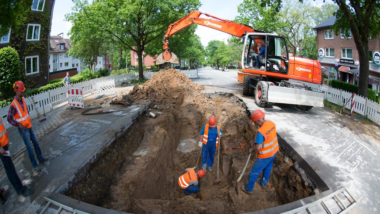 Bei den Ersterschließungsbeiträgen ("Strebs") können Bayerns Kommunen ihren Bürgern die umstrittenen Beiträge für die Erschließung von mehr als 25 Jahre alten Straßen erlassen.