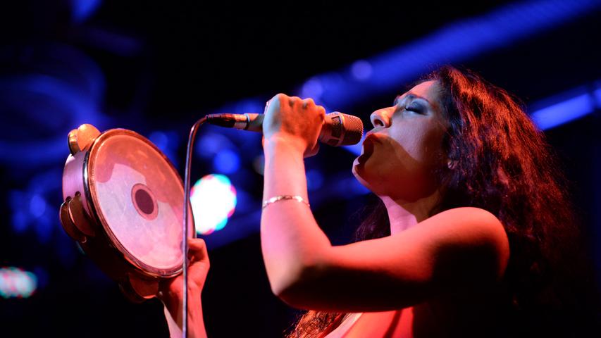 Die israelische Sängerin Mor Karbasi begeisterte mit ihrer Bühnenpräsenz und ihrer glasklaren Stimme.