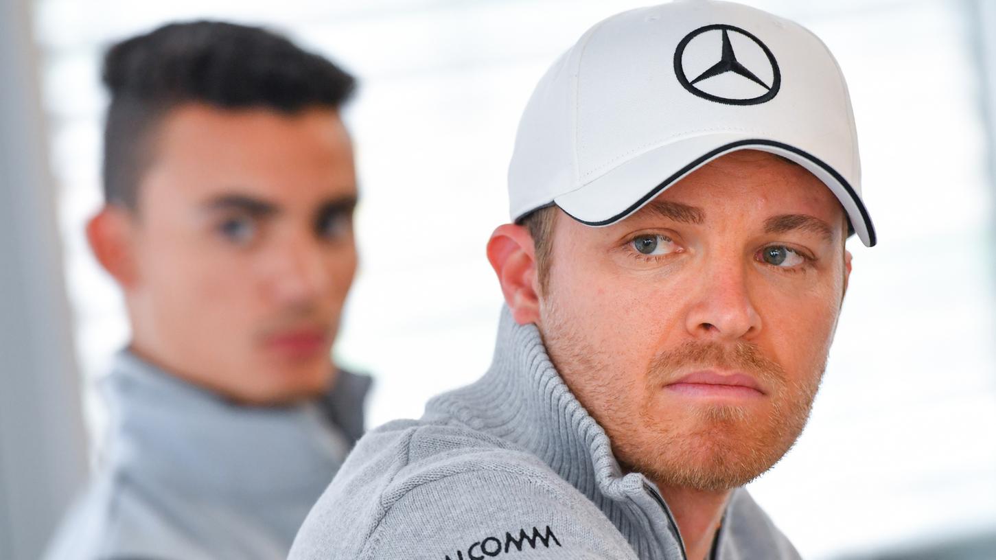 2016 noch als Weltmeister auf der Strecke, 2018 als Experte für RTL am Mikrofon: Der ehemaliger Mercedes-Pilot Nico Rosberg (re.).