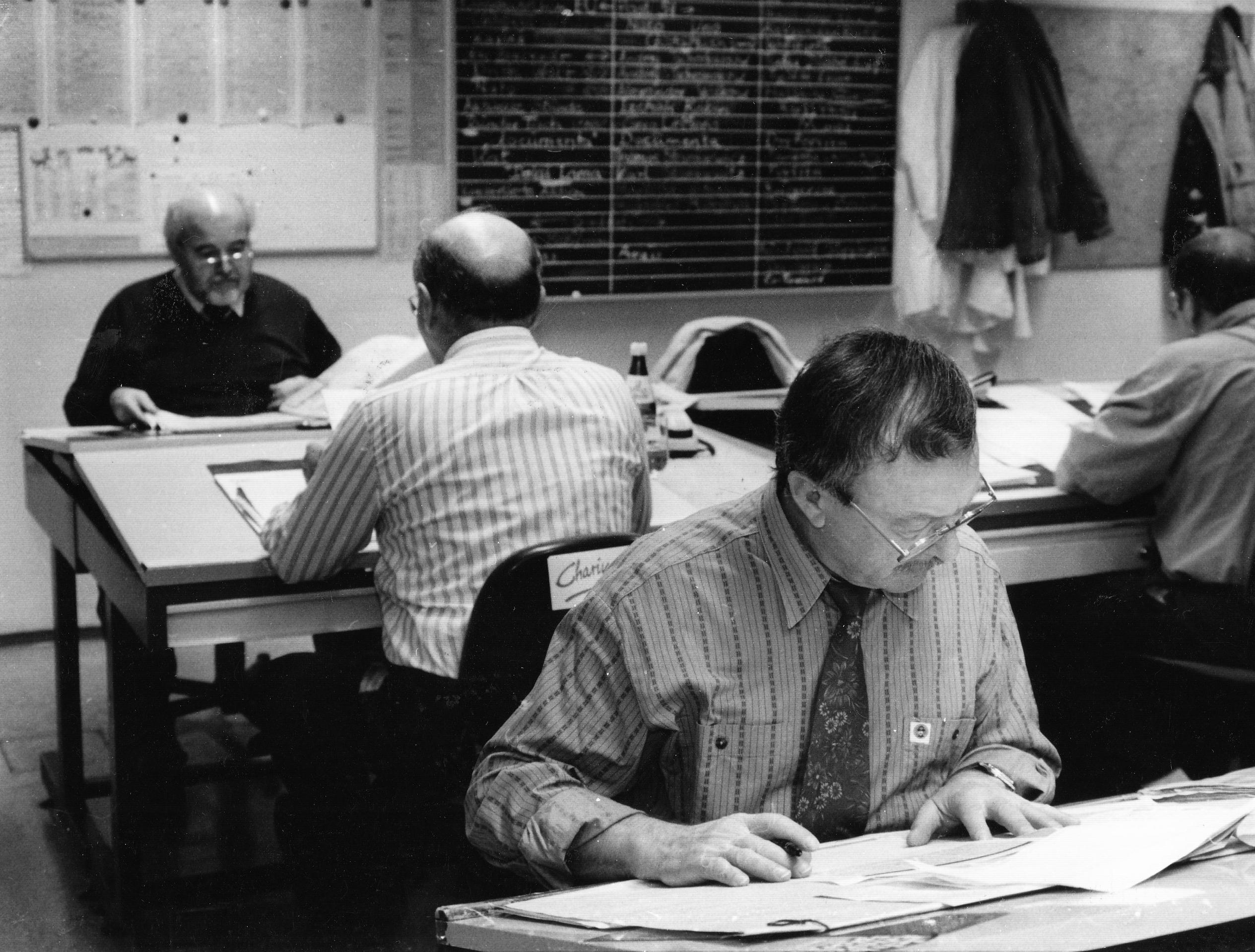 Manche Arbeitsschritte können jedoch bis heute noch nicht durch die Technik ersetzt werden: Ein Blick ins Korrektorat der 90er Jahre.