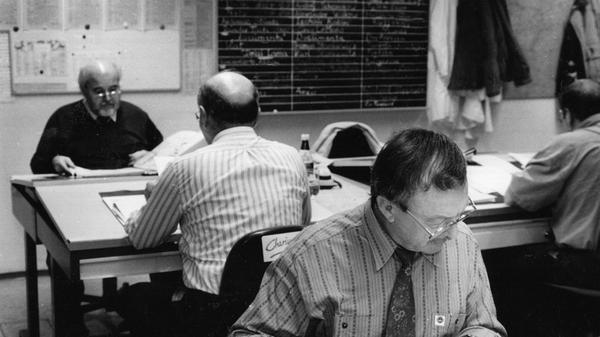 Manche Arbeitsschritte können jedoch bis heute noch nicht durch die Technik ersetzt werden: Ein Blick ins Korrektorat der 90er Jahre.