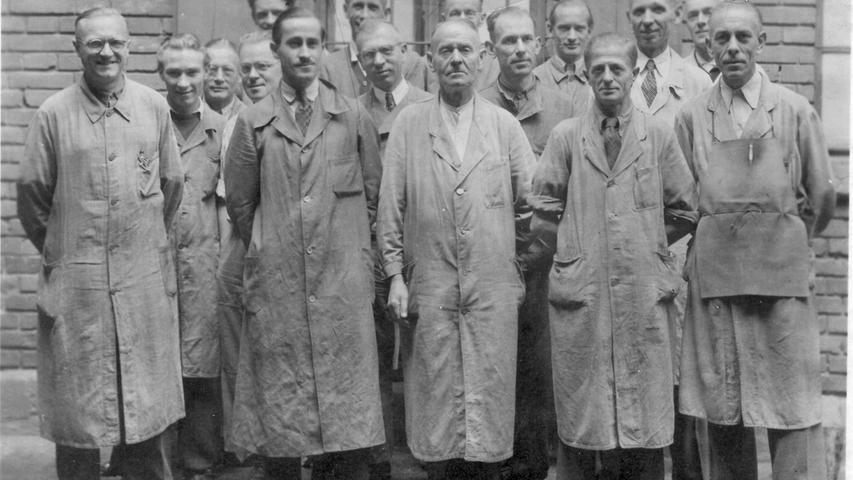 Pioniere für die Nürnberger Zeitungslandschaft: Auf diesem Bild sind technische Mitarbeiter in der Druckerei in Zirndorf zu sehen, entstanden ist das Foto zwischen 1945 und 1951.