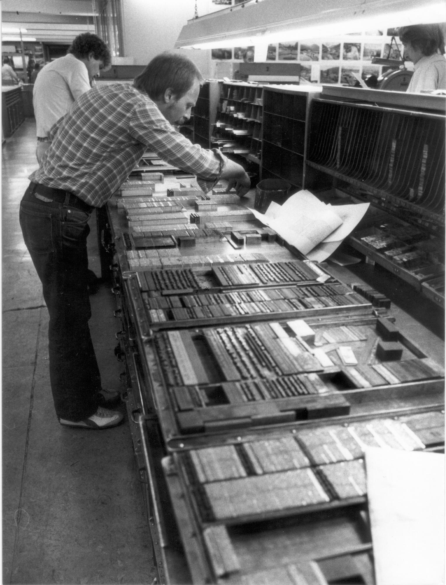 Lange Zeit war der Bleisatz der Stand der Technik. Die Texte mussten für den Druck spiegelverkehrt gesetzt werden - eine Fertigkeit, die bei Gästen des Verlags immer wieder Bewunderung auslöste.