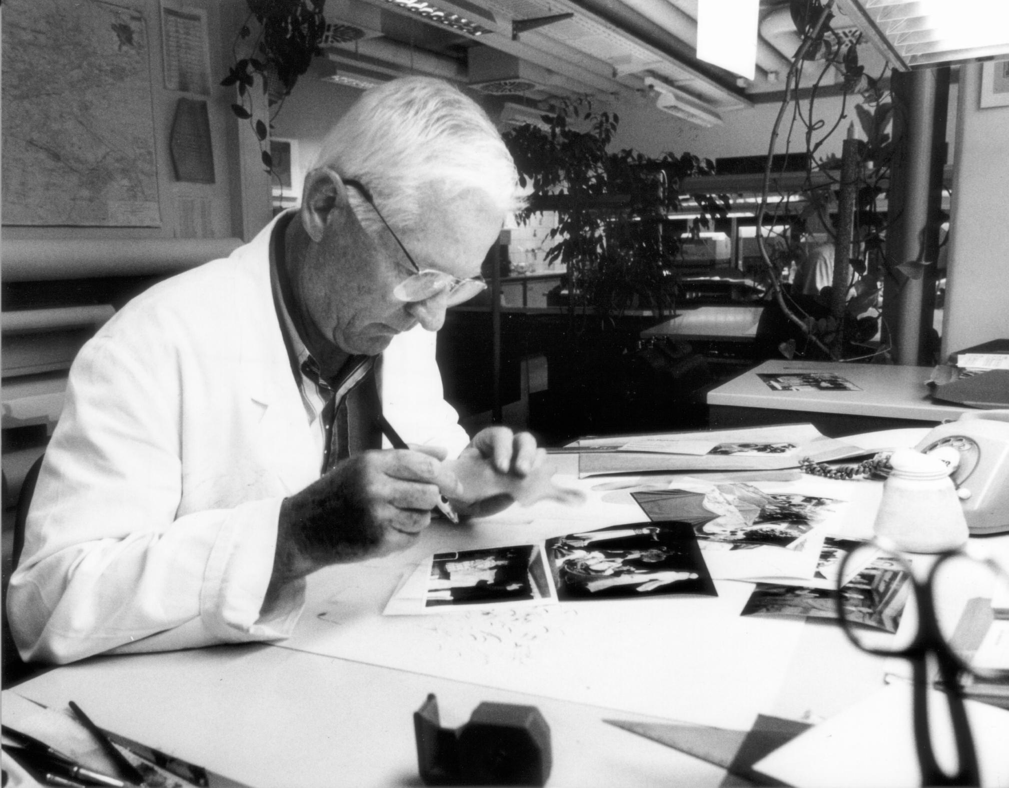 Lässt die Bildqualität zu wünschen übrig, übernimmt die Retusche und zeichnet mit fast künstlerischem Geschick druckfähige Kontraste.